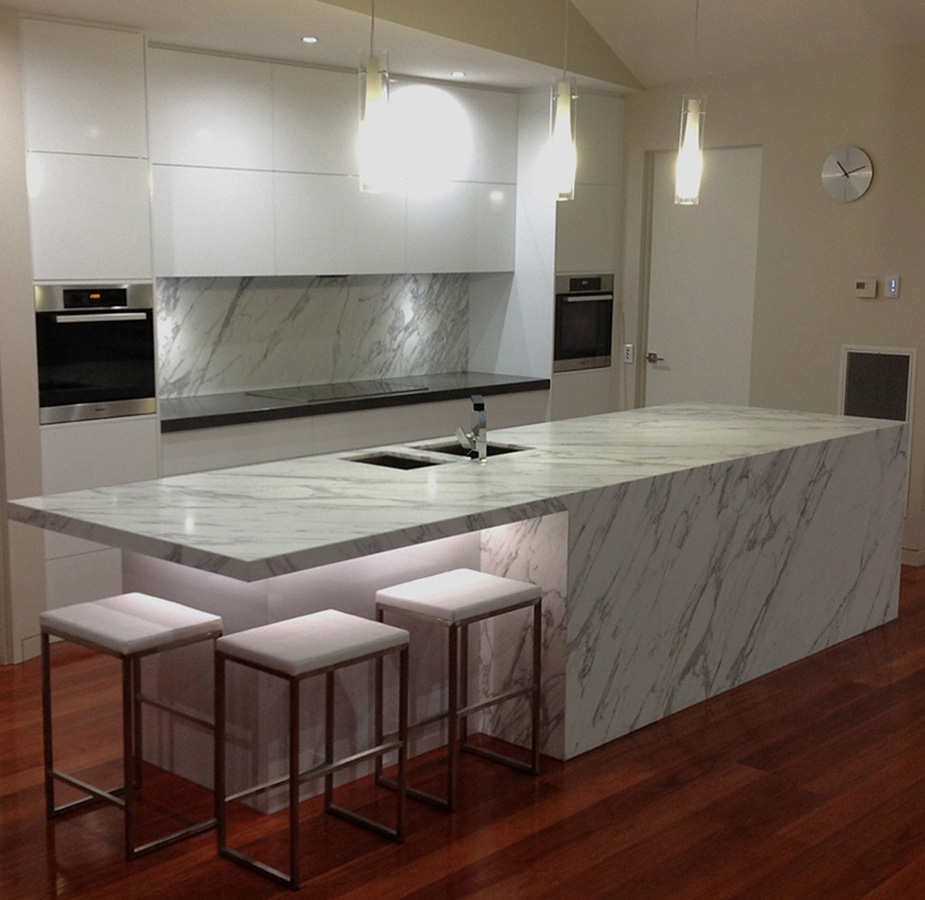 Stone island bench in a custom kitchen