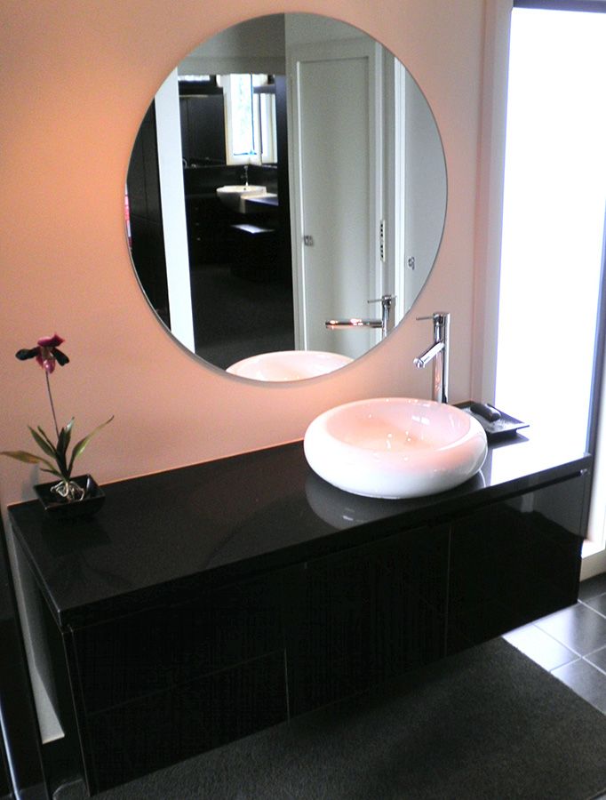 Black gloss wall hung vanity with handleless drawers